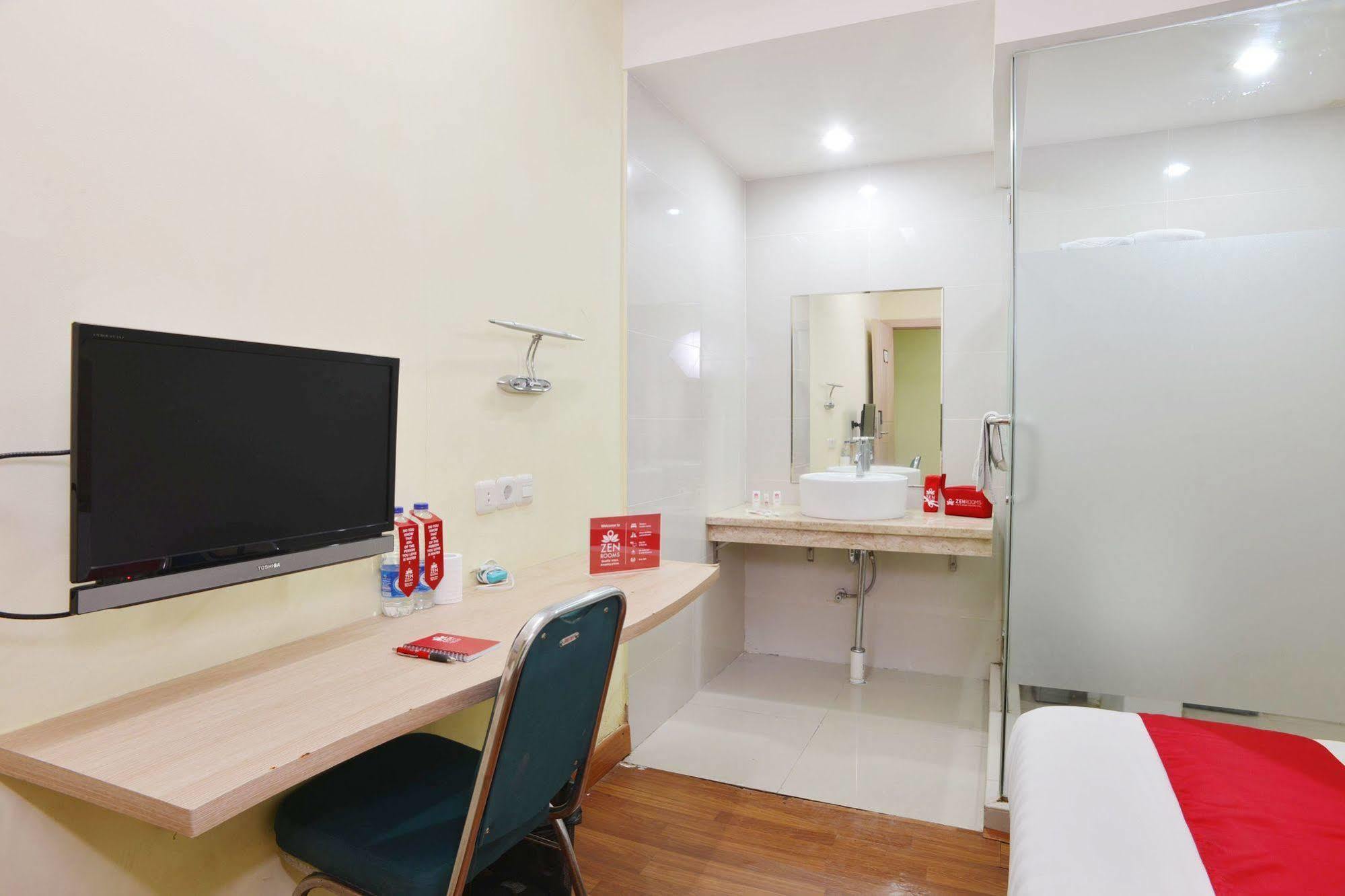 Zen Rooms Rujia Pecenongan 자카르타 외부 사진